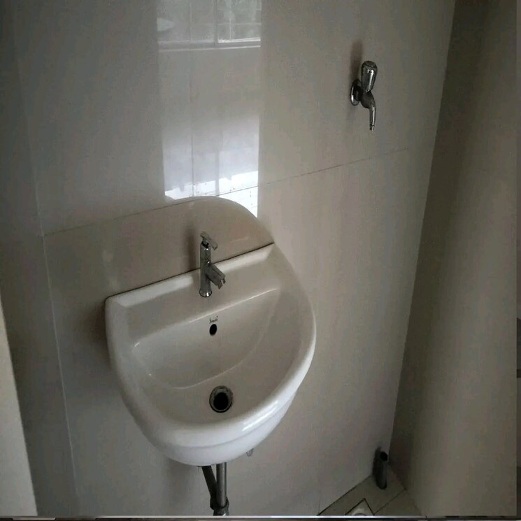 Bathroom, mumbai nashik highway 3 Bedroom 15000 Sq.Ft. Apartment In MumbaI Nashik Highway Nashik 7805999