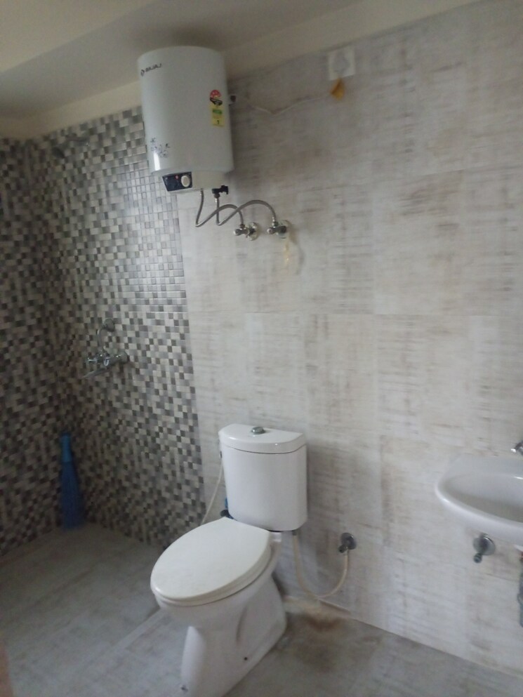 Bathroom, clubtown-gateway 3 Bedroom 2200 Sq.Ft. Apartment In Rajarhat Kolkata 7806055