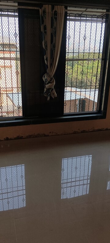 Room in 1 BHK Apartment at Thane West – for Sale