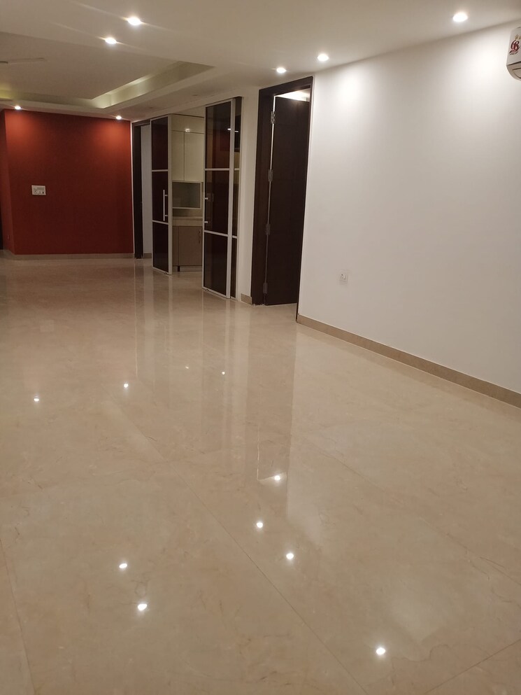 Room, sector 85 4 Bedroom 500 Sq.Yd. Builder Floor In Sector 85 Faridabad 7805981
