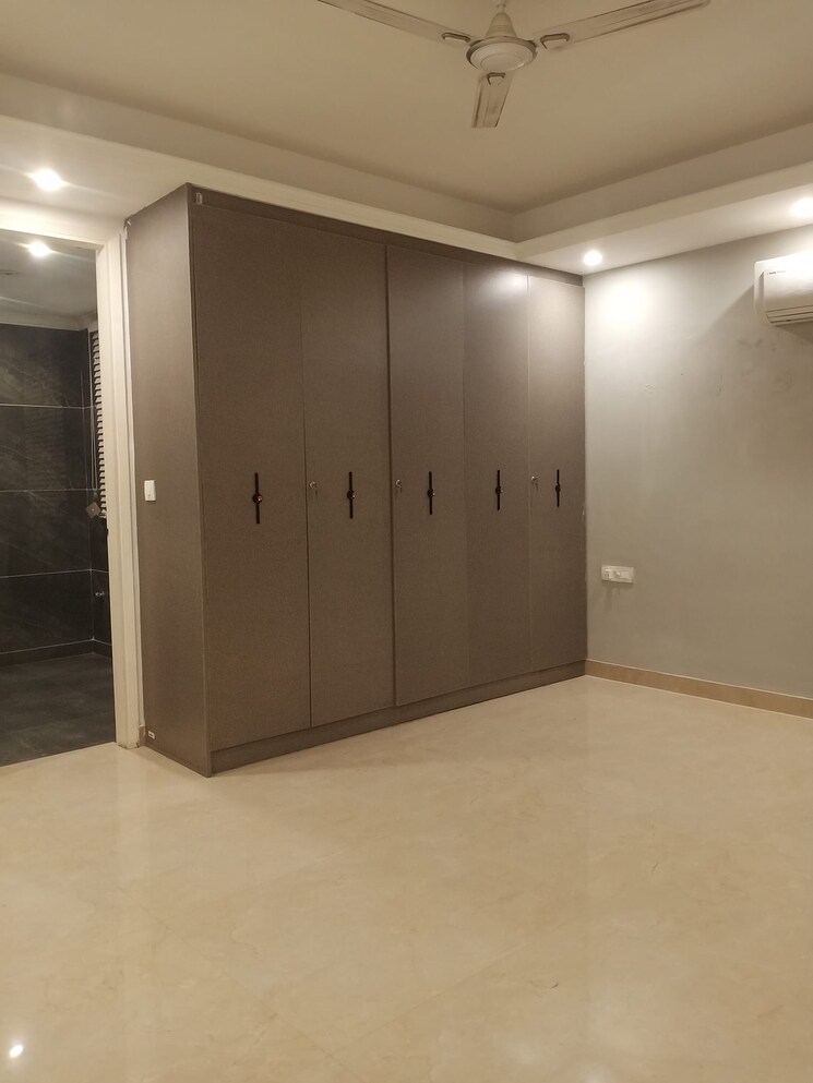 Room, sector 85 4 Bedroom 500 Sq.Yd. Builder Floor In Sector 85 Faridabad 7805981