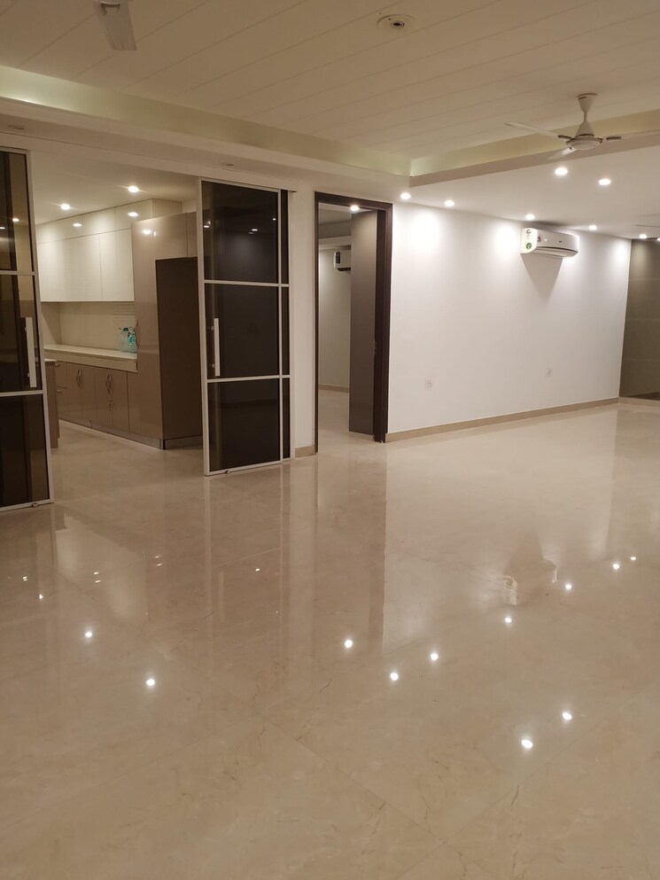 Room, sector 85 4 Bedroom 500 Sq.Yd. Builder Floor In Sector 85 Faridabad 7805981