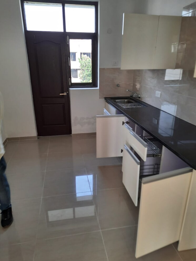 Kitchen, omaxe-silver-birch 3 Bedroom 1725 Sq.Ft. Builder Floor In North Mullanpur Chandigarh 7806054