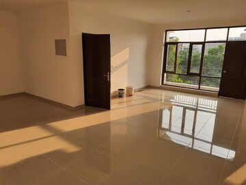 Room in 3 BHK Builder Floor at Omaxe Silver Birch, North Mullanpur – for Sale