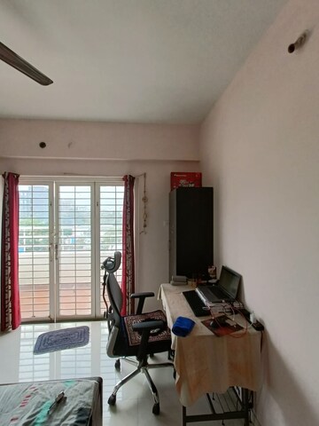 रेसिडेंशियल फ्लैट वर्ग फुट फॉर रेंट इन पिंपल सौदागर पुणे  7806036