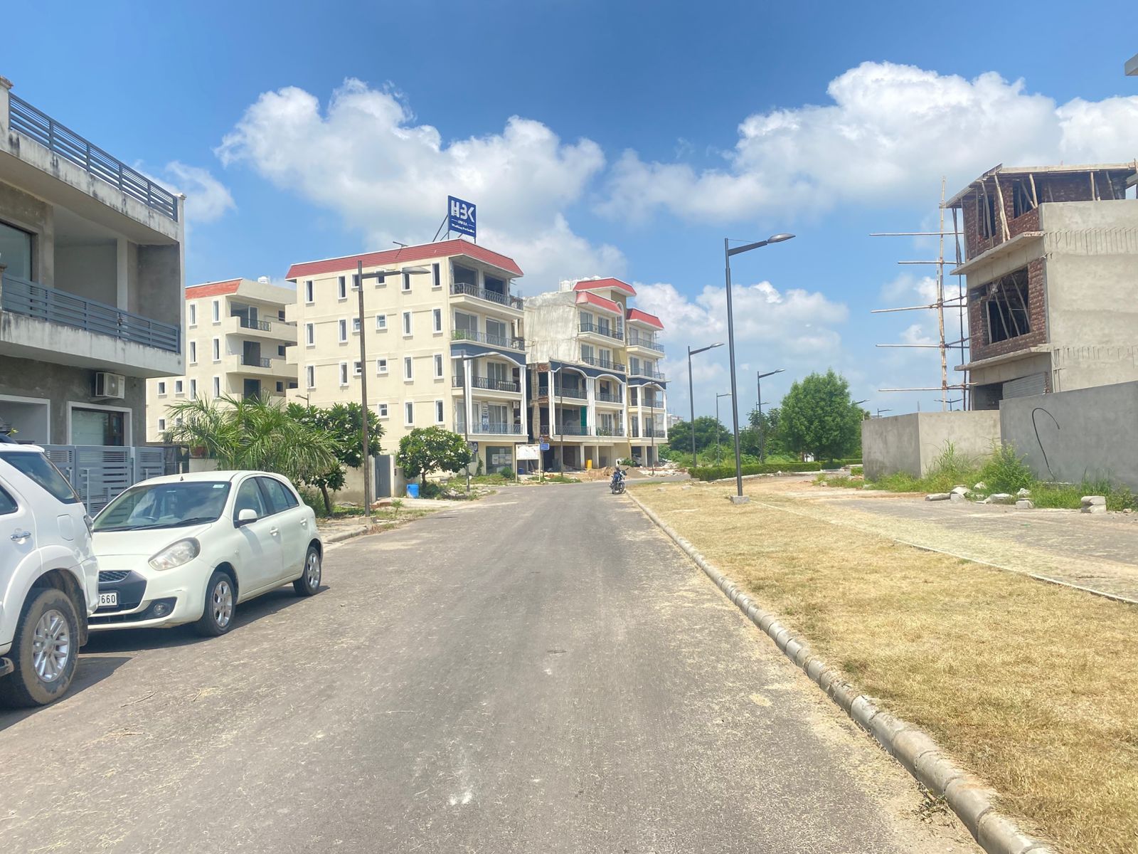 Retail Shop For Sale in DLF Hyde Park