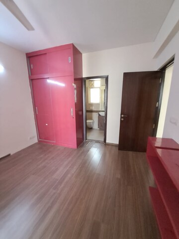Room in 2.5 BHK Apartment at M3M Woodshire, Sector 107 – for Rent
