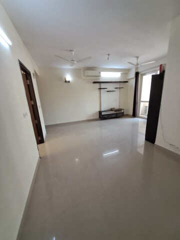 Room in 2.5 BHK Apartment at M3M Woodshire, Sector 107 – for Rent