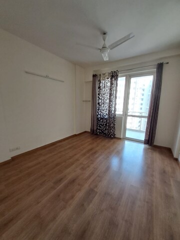 Room in 2.5 BHK Apartment at M3M Woodshire, Sector 107 – for Rent
