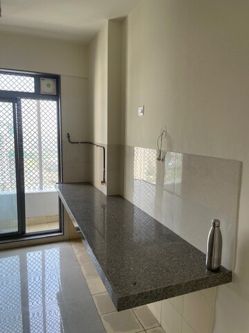 Room in 2 BHK Apartment at Piramal Vaikunth, Balkum Pada – for Sale