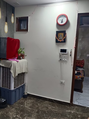 Master Bedroom in 2 BHK Builder Floor at Shastri Nagar – for Sale