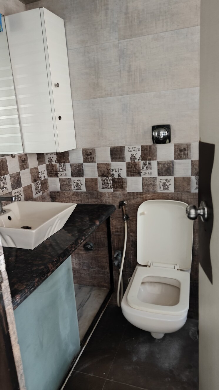 Bathroom, nyaya-deep-apartment 2 Bedroom 1100 Sq.Ft. Apartment In Andheri West Mumbai 7806988