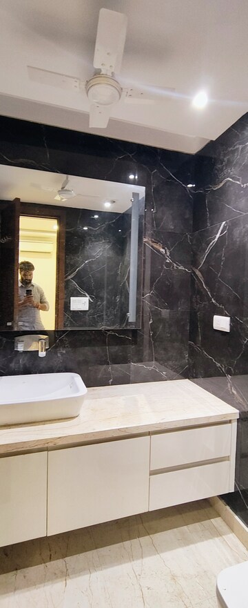 Furnished Amenities in 3 BHK Builder Floor at Saket – for Sale