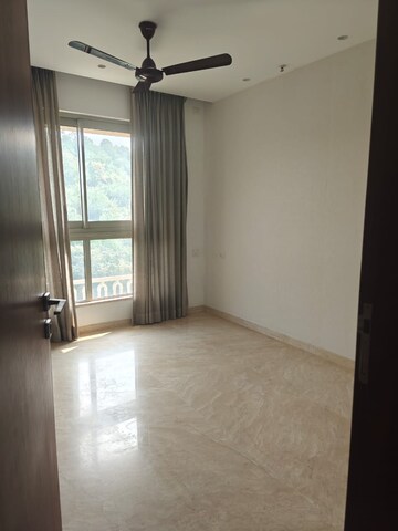 Room in 3 BHK Apartment at Nahar Arum And Amanda, Chandivali – for Sale