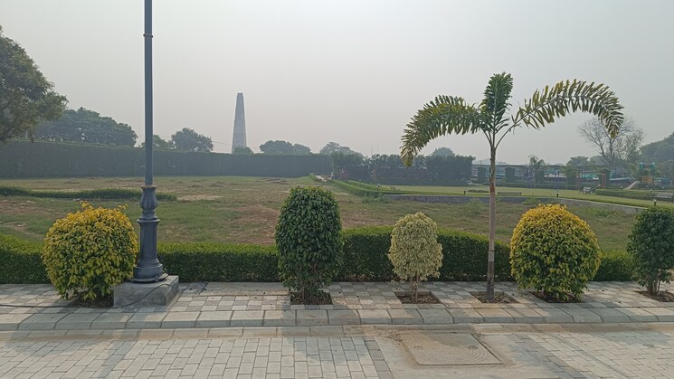 Garden, omaxe-city-omaxe-heights  140 Sq.Yd. Plot In Sector 97 Faridabad 7807353