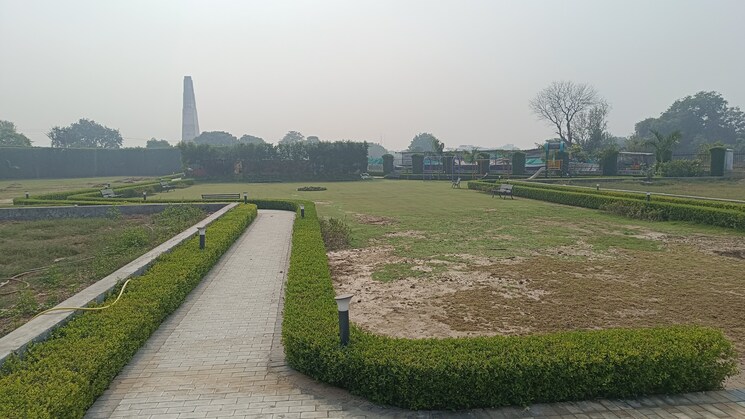 Garden, omaxe-city-omaxe-heights  140 Sq.Yd. Plot In Sector 97 Faridabad 7807353