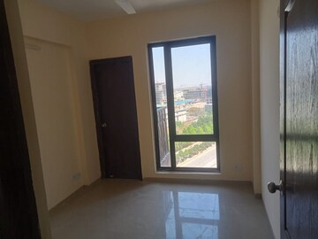 Room in 3 BHK Apartment at Logix Blossom County, Sector 137 – for Rent