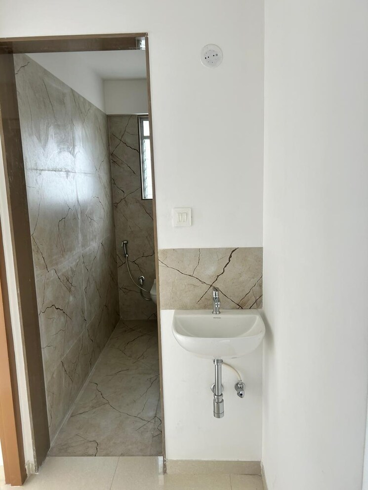 Bathroom, shree-yash-paradise 2 Bedroom 577 Sq.Ft. Apartment In Khopat Thane 7807578