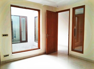 Room in 4 BHK Builder Floor at Panchsheel Park – for Rent