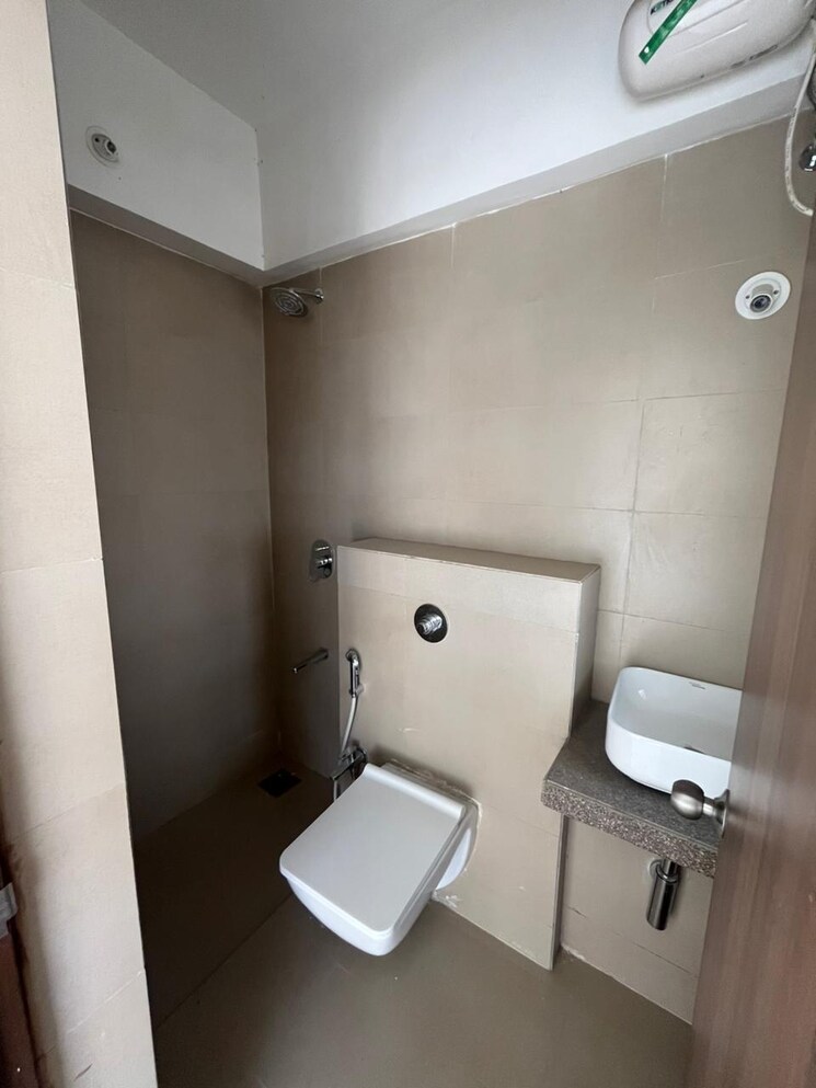 Bathroom, rrb-satra-harmony 2 Bedroom 550 Sq.Ft. Apartment In Chembur Mumbai 7808089