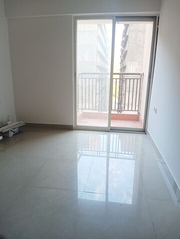 Room in 2 BHK Apartment at DB Realty Orchid Ozone, Dahisar East – for Sale