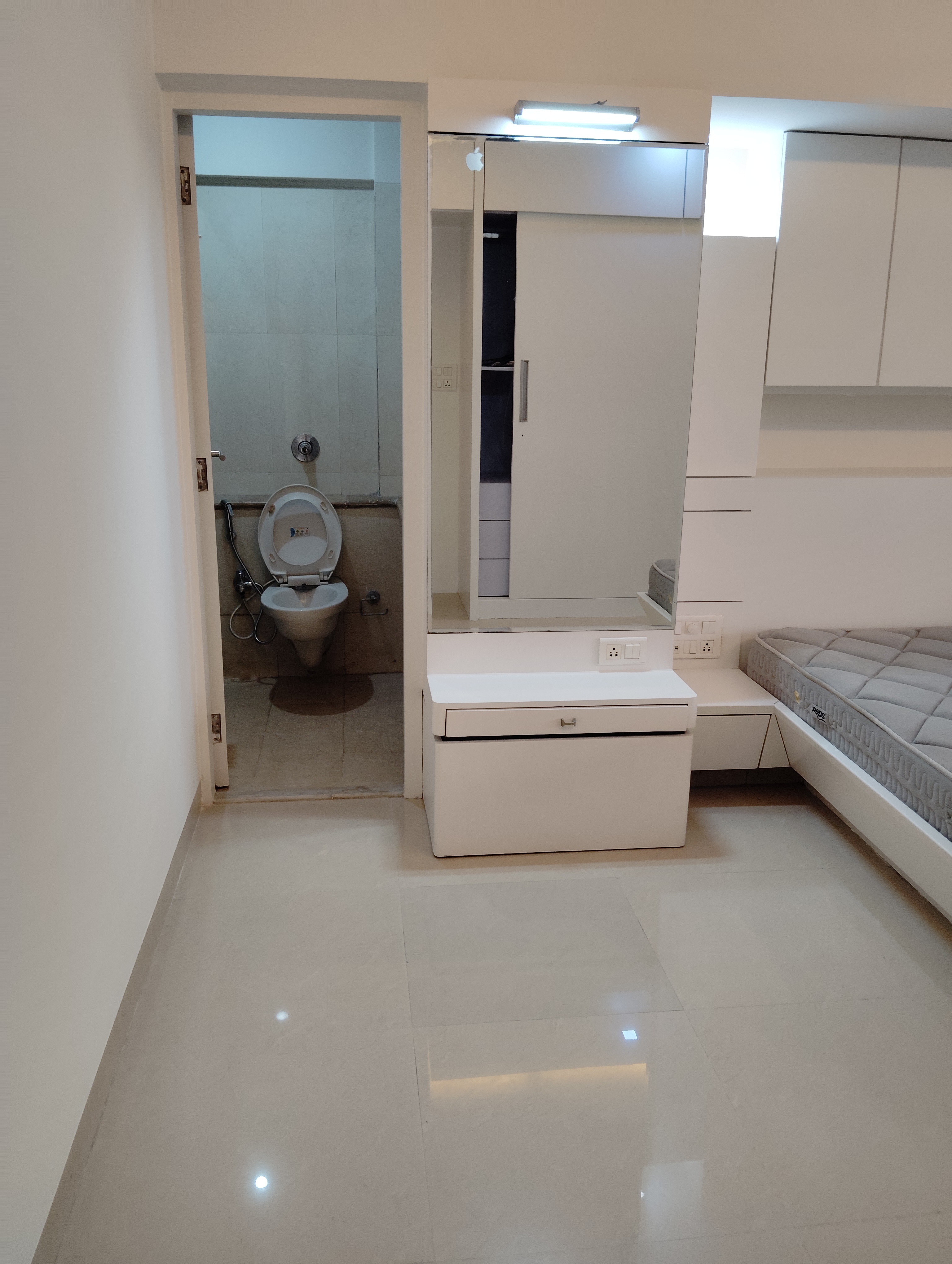 2 BHK + Pooja Room Apartment For Sale in Kalpataru Woods Ville