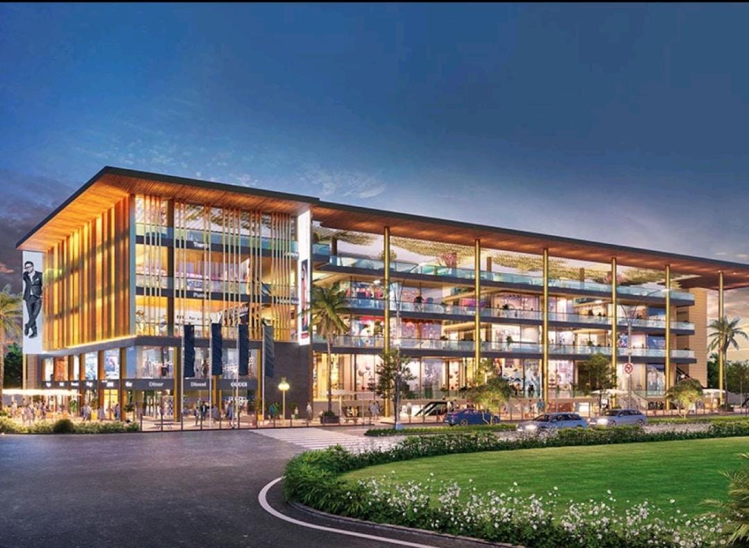 Retail Shop For Sale in Saya Piazza