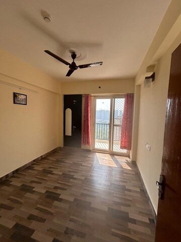 Room in 2 BHK Apartment at Shri Radha Aqua Garden, Sector 16b Greater Noida – for Sale