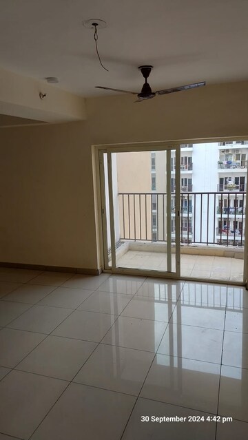 Room in 2 BHK Apartment at Shri Radha Aqua Garden, Sector 16b Greater Noida – for Sale