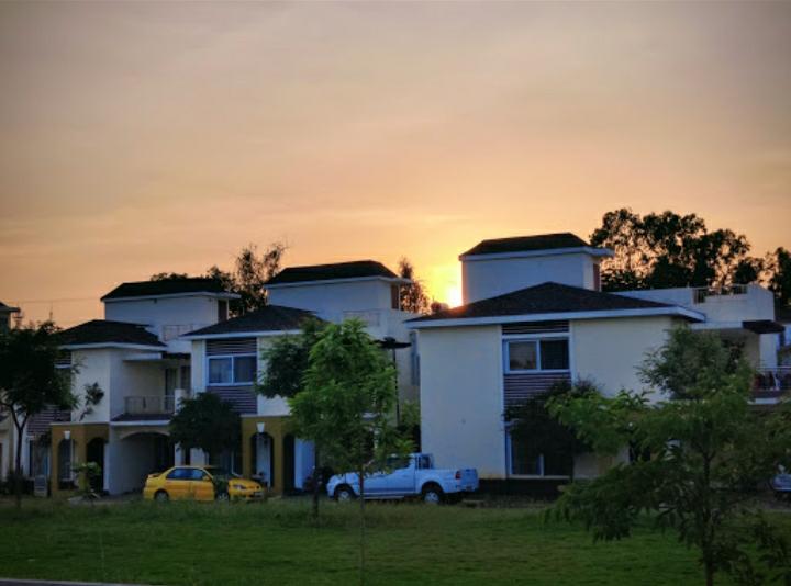 2 BHK + Pooja Room Villa For Sale in Premium Arasu Villa For S