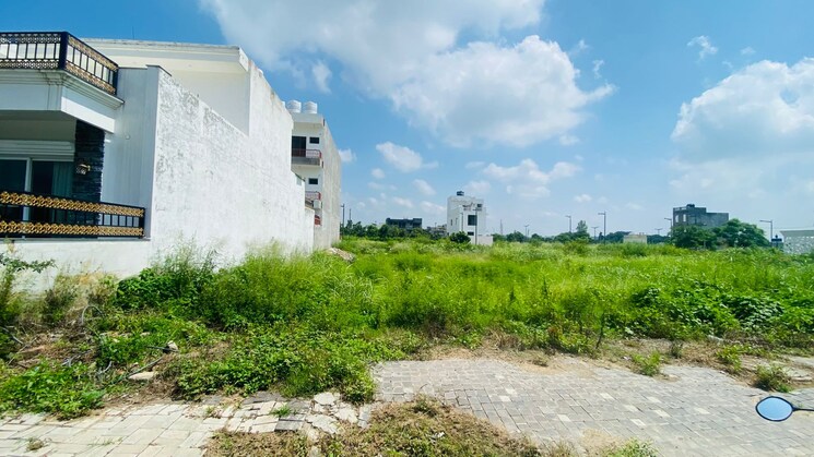 undefined, dlf-hyde-park  350 Sq.Yd. Plot In South Mullanpur Chandigarh 7808838