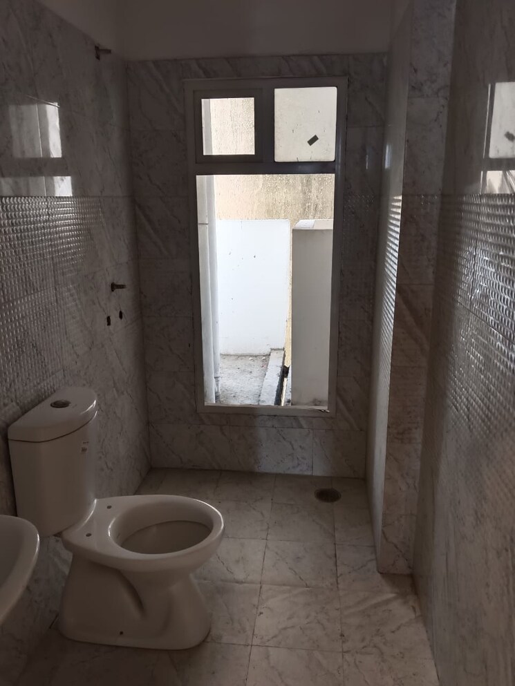Bathroom, prateek-grand-city 3 Bedroom 1380 Sq.Ft. Apartment In Siddharth Vihar Ghaziabad 7808852