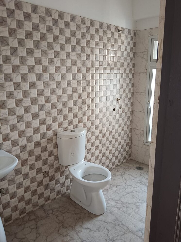 Bathroom, prateek-grand-city 3 Bedroom 1380 Sq.Ft. Apartment In Siddharth Vihar Ghaziabad 7808852