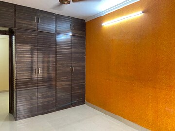 Room in 3 BHK Apartment at Mount Alps Apartment, Chembur – for Sale