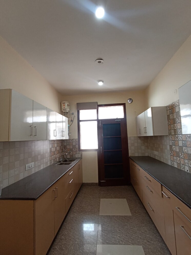 Kitchen, malwa-escon-arena 4 Bedroom 2375 Sq.Ft. Apartment In Lohgarh Zirakpur 7809120