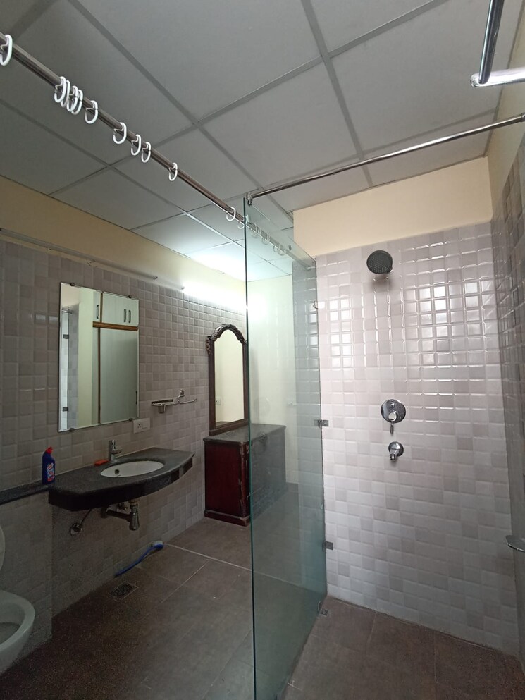 Bathroom, malwa-escon-arena 4 Bedroom 2375 Sq.Ft. Apartment In Lohgarh Zirakpur 7809120