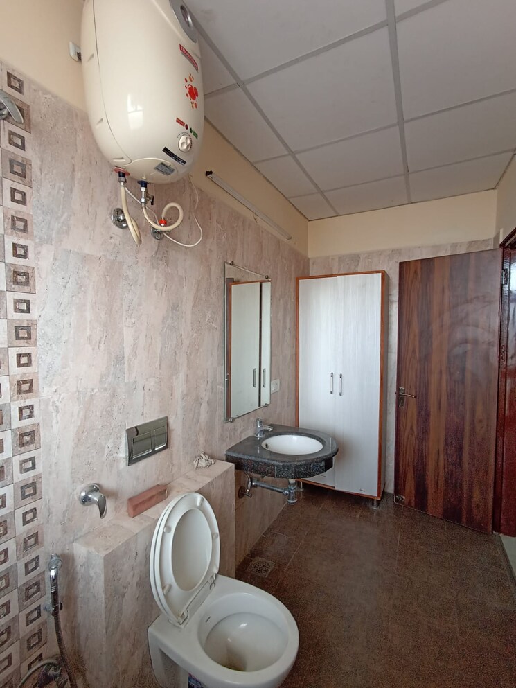 Bathroom, malwa-escon-arena 4 Bedroom 2375 Sq.Ft. Apartment In Lohgarh Zirakpur 7809120
