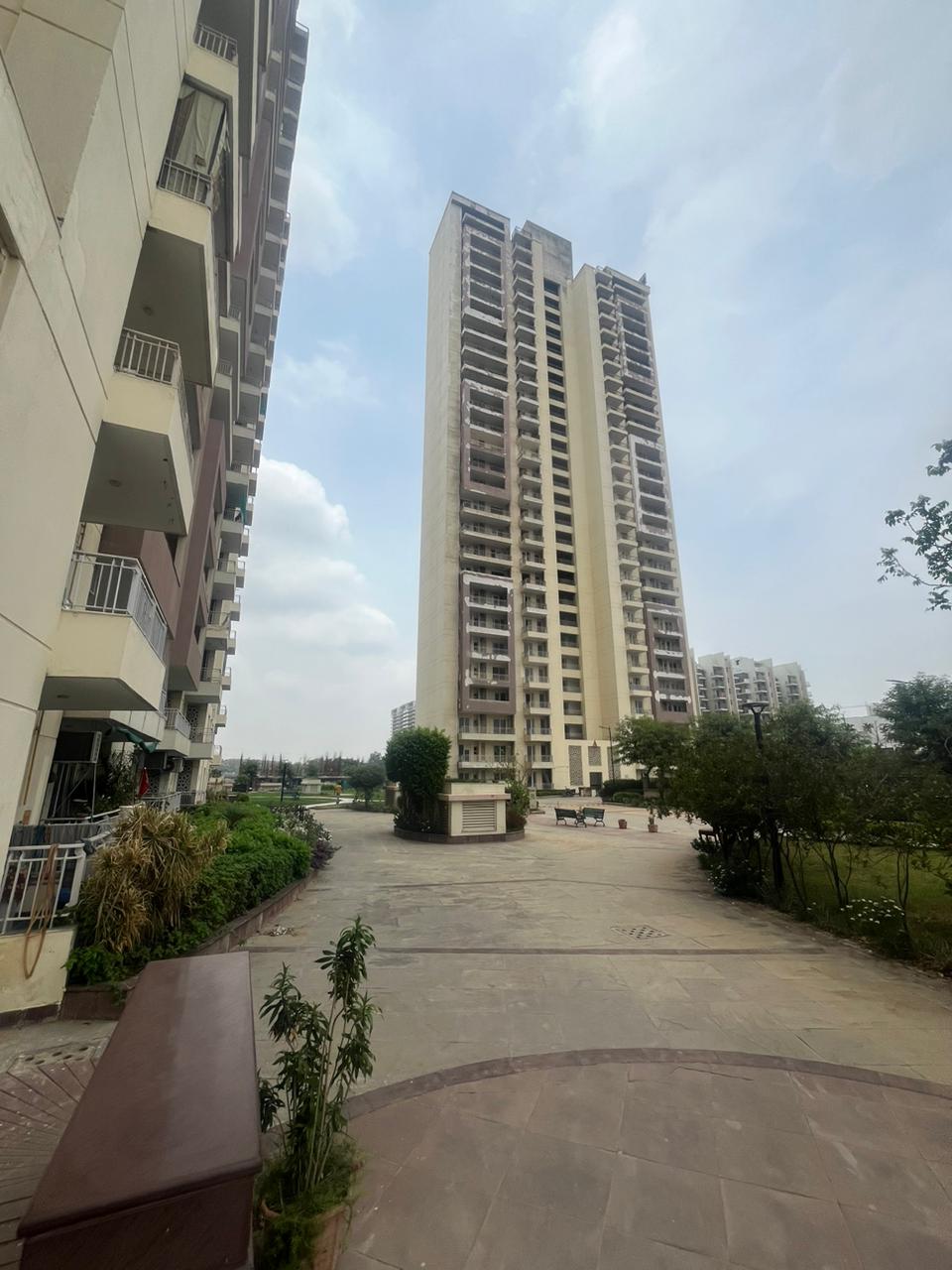 3 BHK + Pooja Room,Servant Room Apartment For Sale in Supertech Araville