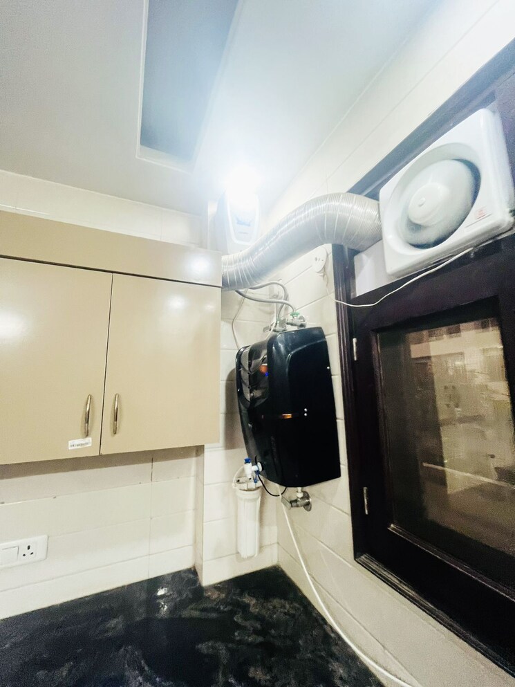 Bathroom, vatika-primrose-floors 2.5 Bedroom 1060 Sq.Ft. Builder Floor In Sector 82 Gurgaon 7809272