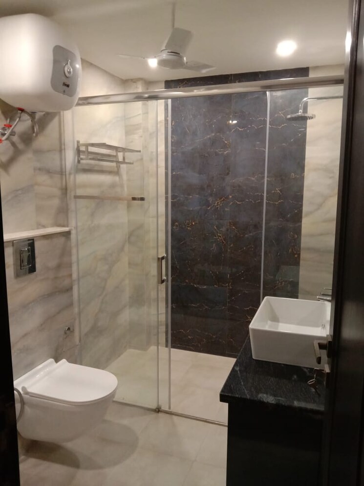 Bathroom, vatika-india-next-iris-floors 2.5 Bedroom 1160 Sq.Ft. Builder Floor In Sector 82 Gurgaon 7809295