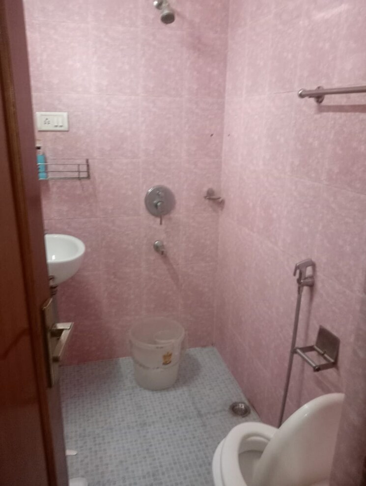 Bathroom, vasant vihar 1 RK 500 Sq.Ft. Apartment In Vasant Vihar Delhi 7809483