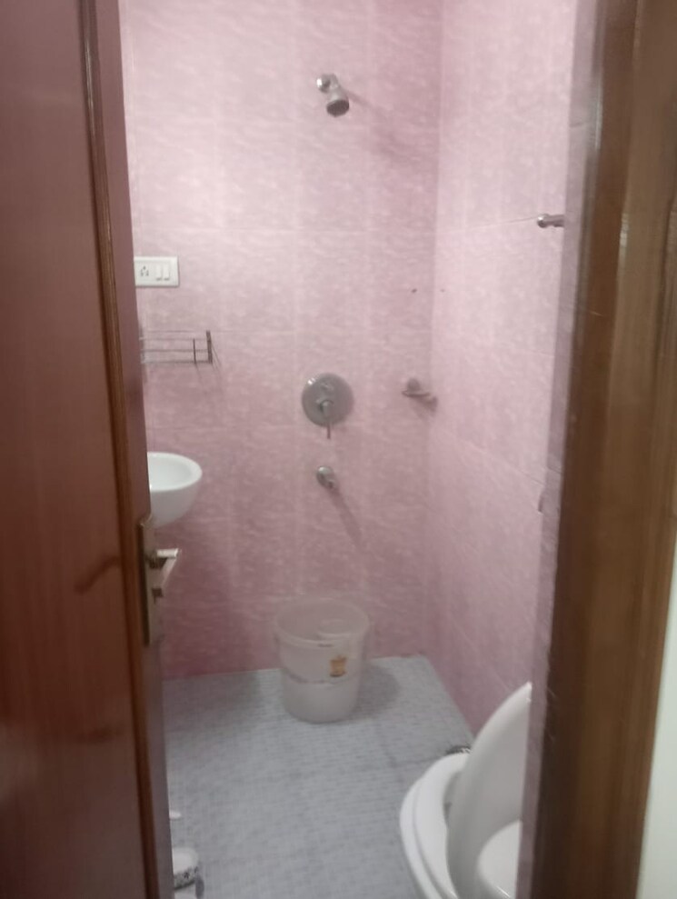 Bathroom, vasant vihar 1 RK 500 Sq.Ft. Apartment In Vasant Vihar Delhi 7809483
