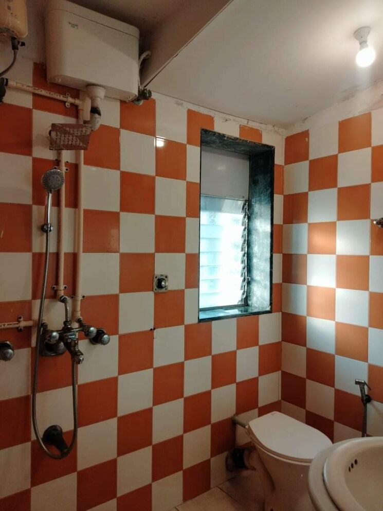 Bathroom, ishan-chs-matunga 1 Bedroom 500 Sq.Ft. Apartment In Matunga East Mumbai 7809605