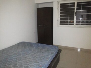 Room in 2 BHK Apartment at Amanora Trendy Homes, Hadapsar – for Sale