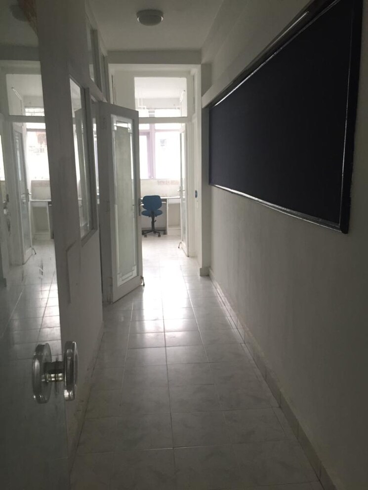 undefined, south extension i Commercial Office Space 1300 Sq.Ft. In South Extension I Delhi 7809717