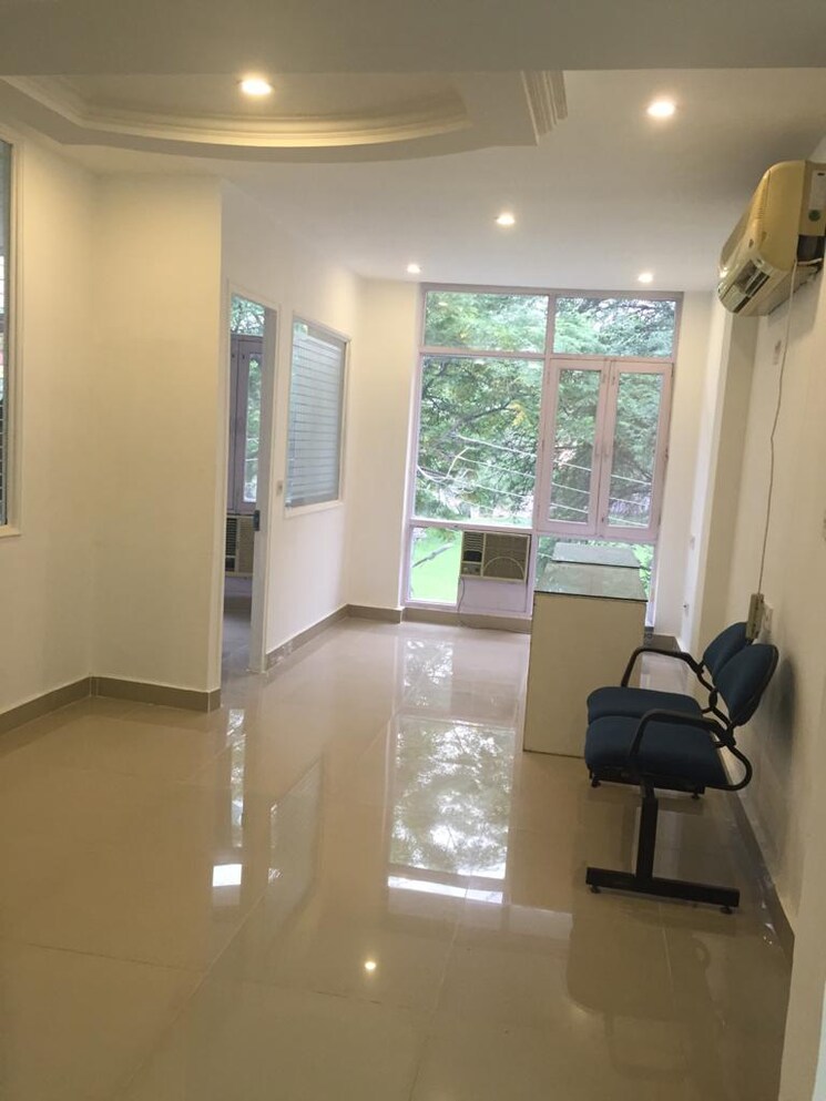 Floor Plan, south extension i Commercial Office Space 1300 Sq.Ft. In South Extension I Delhi 7809717