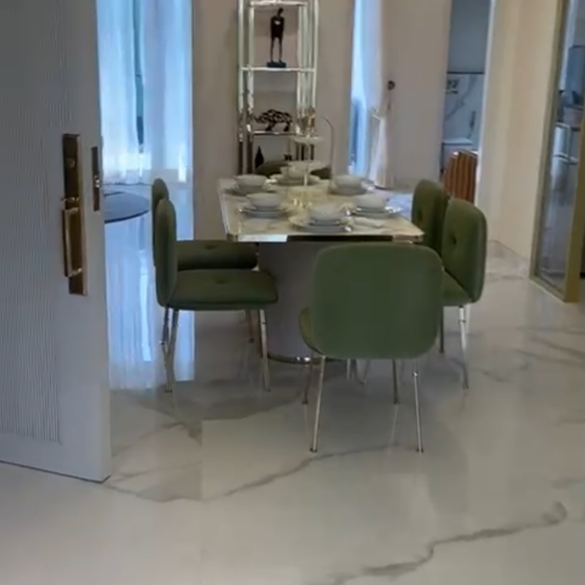 2.5 BHK + Servant Room Apartment For Sale in Smart World Orchard