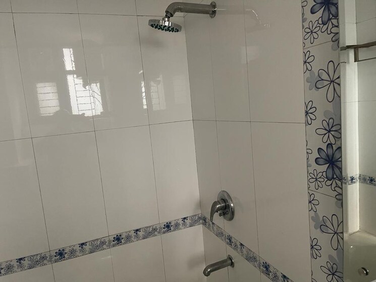 Bathroom, nehru enclave 3 Bedroom 2000 Sq.Ft. Builder Floor In Nehru Enclave Delhi 7809855