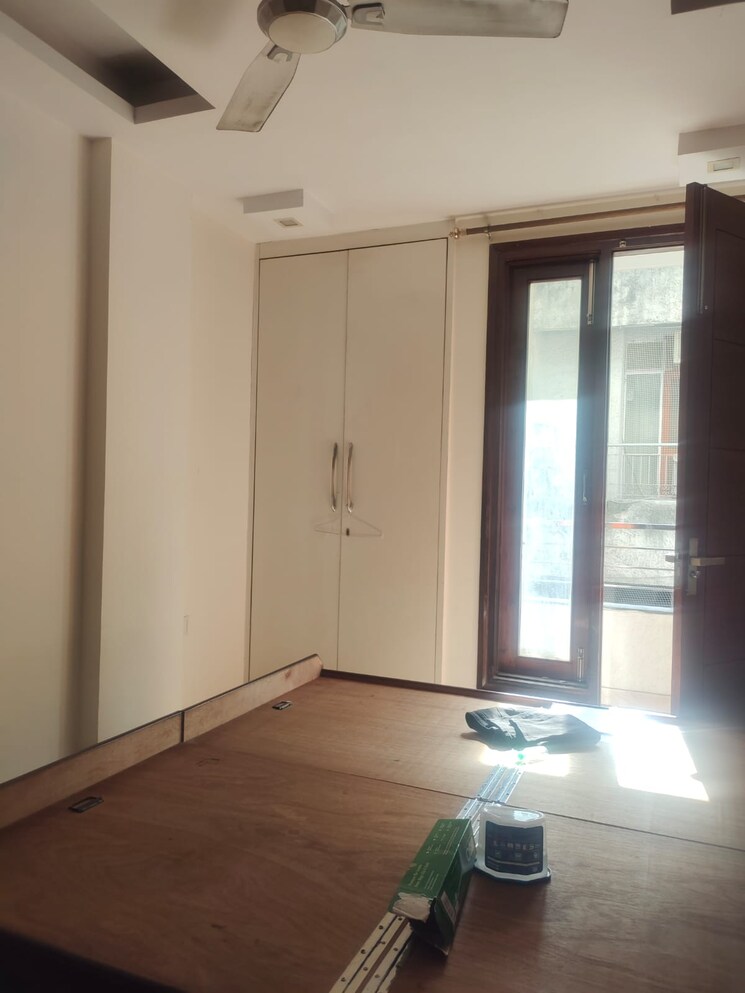 Room, east of kailash 3 Bedroom 1100 Sq.Ft. Builder Floor In East Of Kailash Delhi 7809892