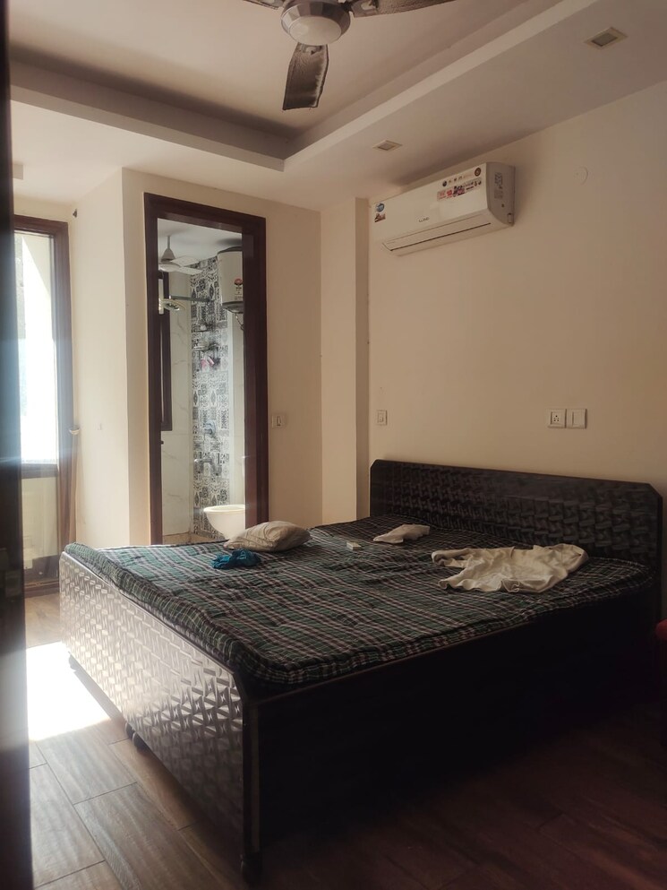 Bedroom, east of kailash 3 Bedroom 1100 Sq.Ft. Builder Floor In East Of Kailash Delhi 7809892